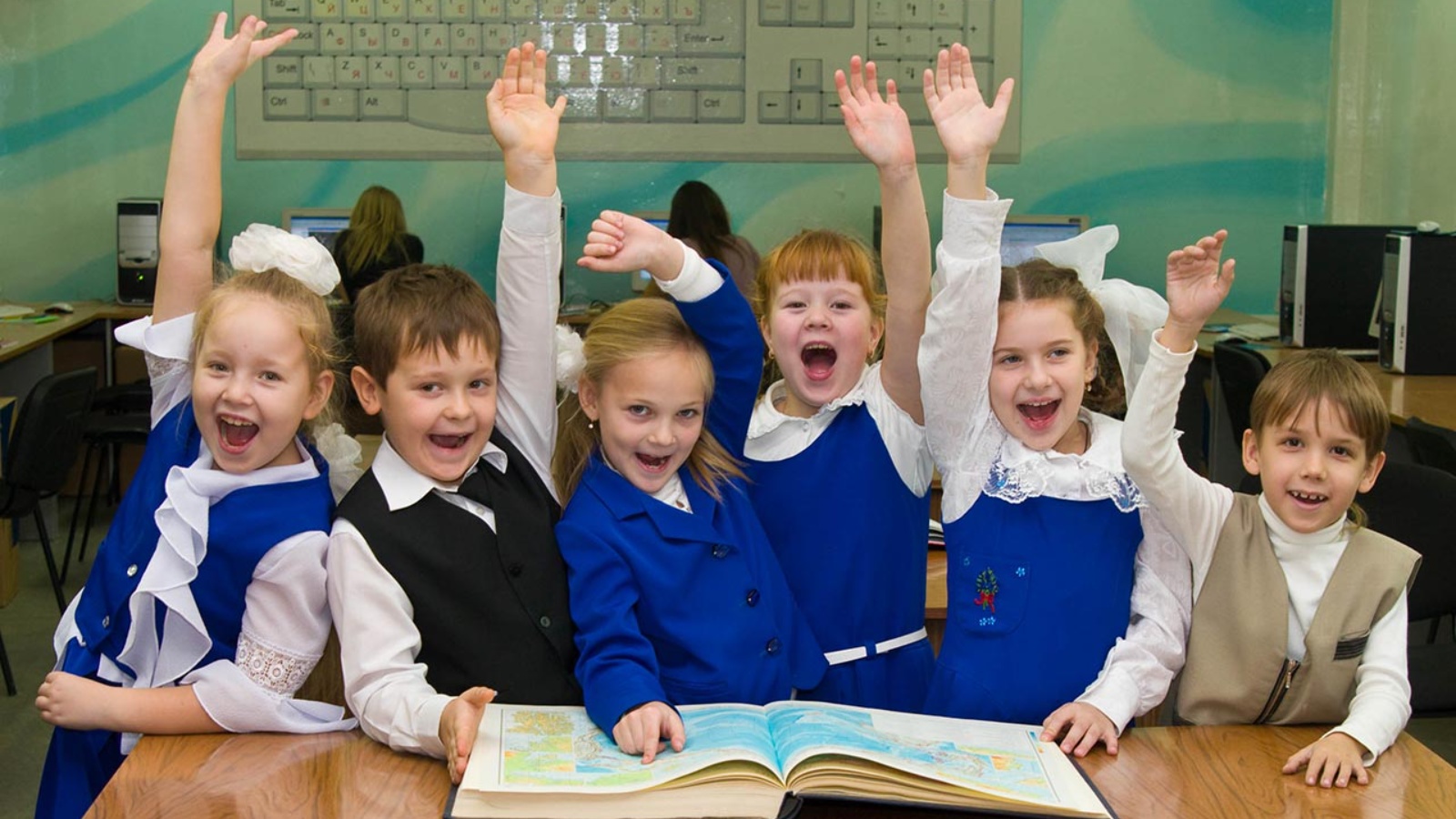 Школьники начальных классов. Картинки младших школьников. 43 лицей саранск. Школьники за партой. Школьник на математике.